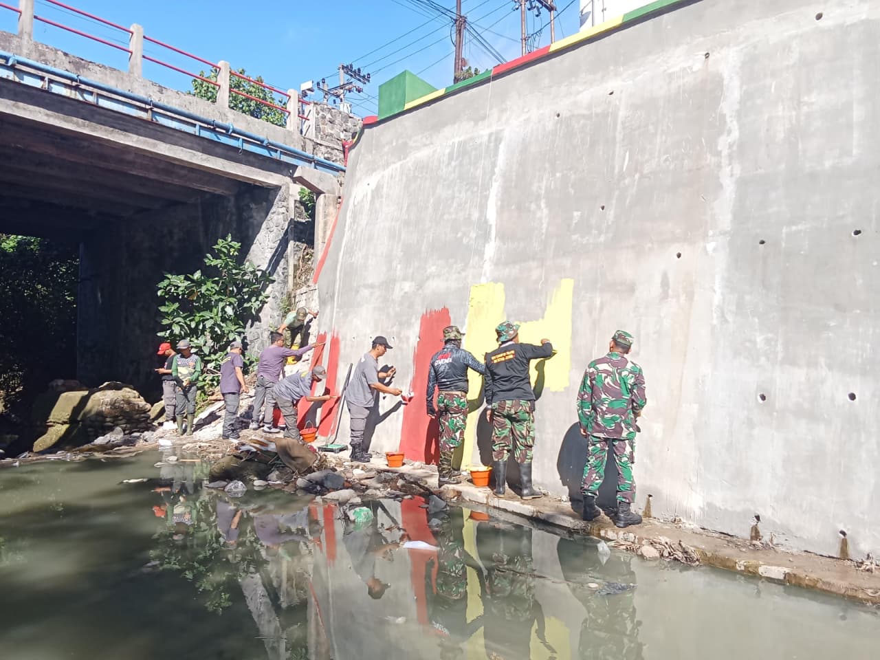 Jelang Penutupan TMMD, Koramil 04/Jebres Bersama Masyarakat Genjot Pekerjaan Hingga Detik Terakhir