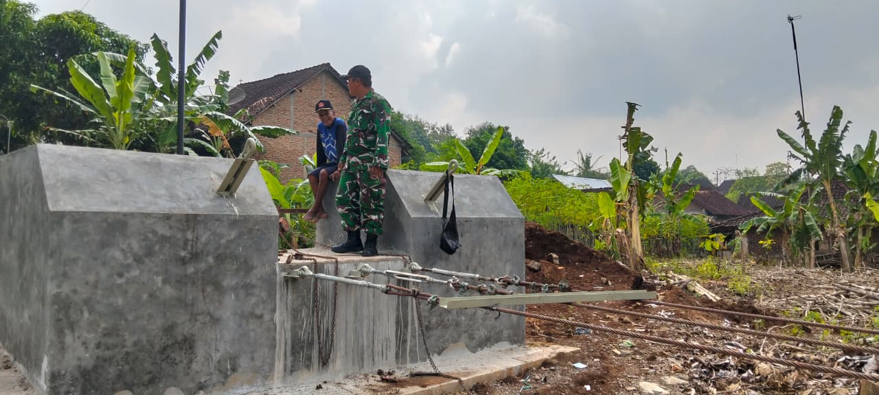 Gotong Royong Bangun Jembatan Merah Putih, TNI dan Warga Gunung Kancil Wujudkan Impian lama.