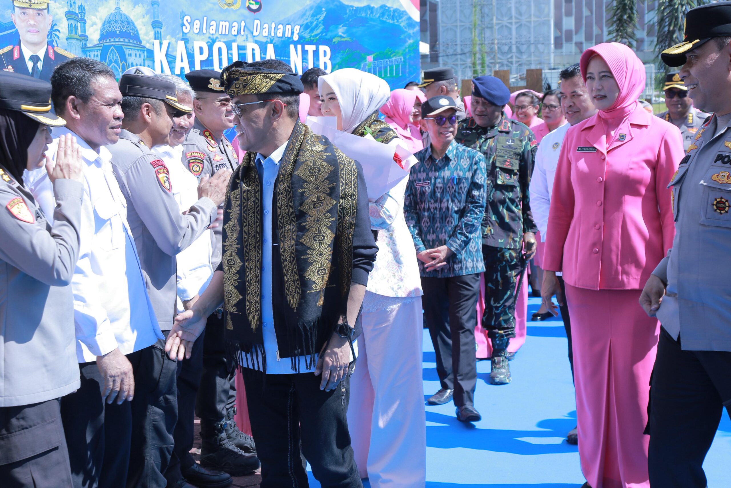 Forkopimda NTB Sambut Kedatangan Kapolda Baru Irjen Pol. Kalingga Rendra Raharja