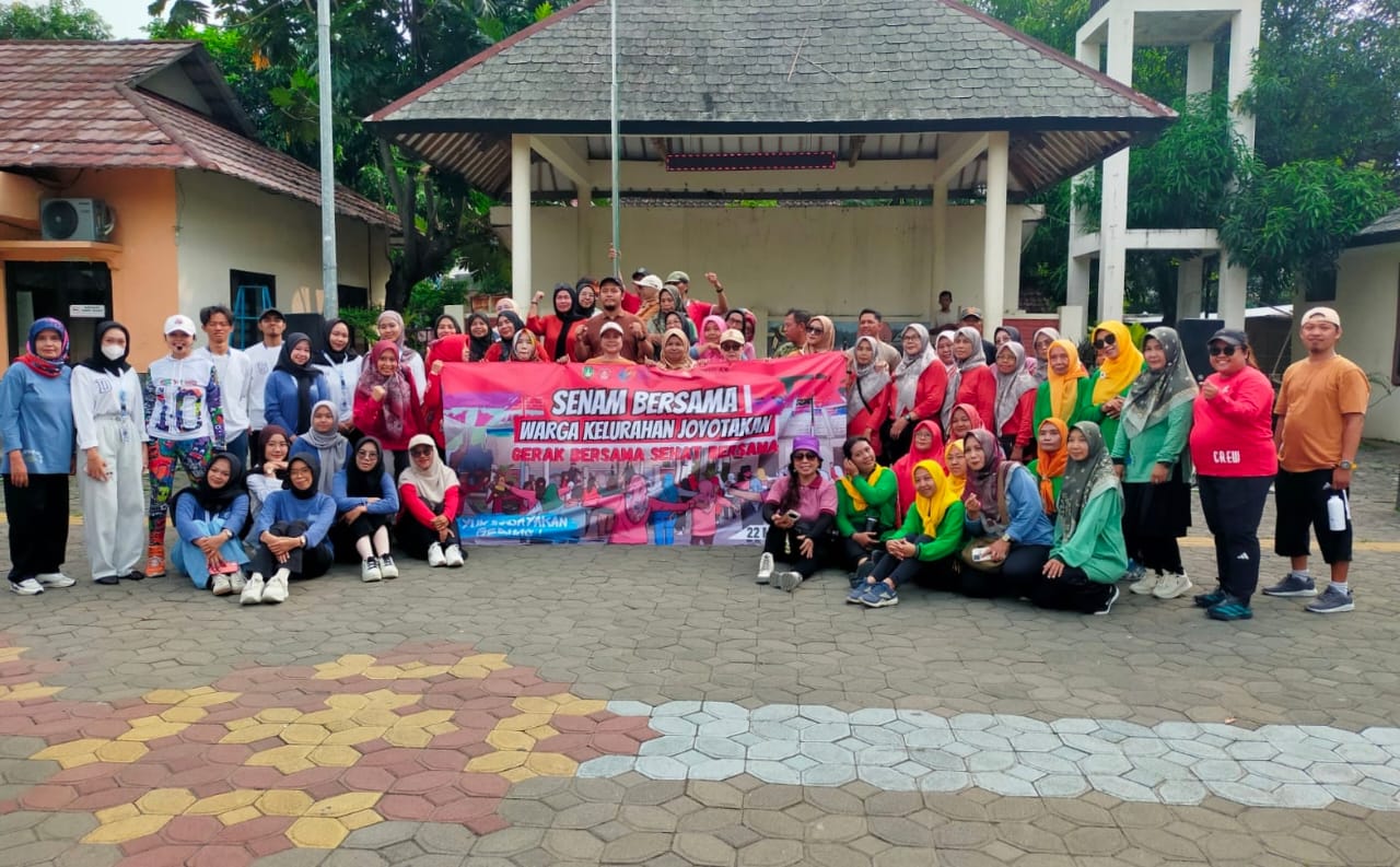 Babinsa Joyotakan Laksanakan Senam Bersama GERMAS di Taman Cerdas Joyotakan