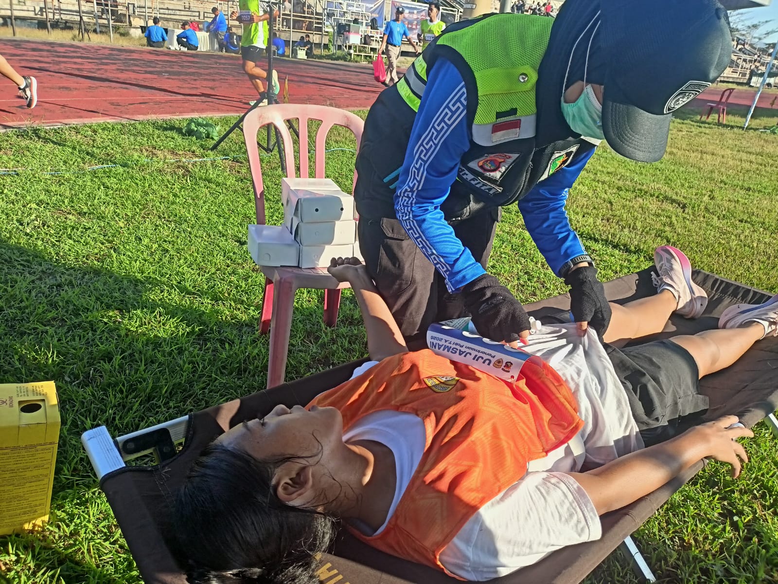 Biddokkes Polda NTB Siaga di GOR Turide, Pastikan Peserta Tes Jasmani Akpol Aman dan Sehat
