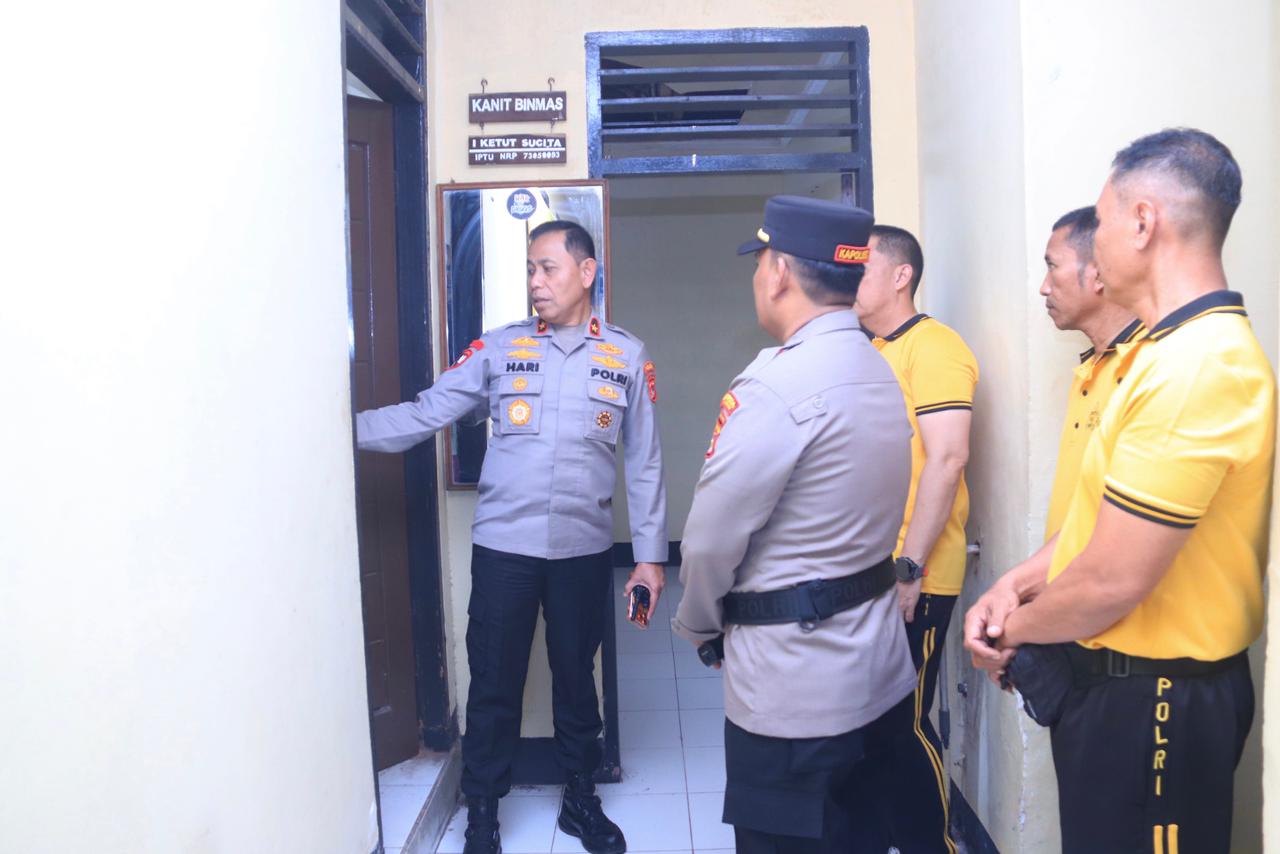 Wakapolda NTB Kunjungi Polsek Ampenan dan Selaparang, Tekankan Disiplin dan Pelayanan Prima