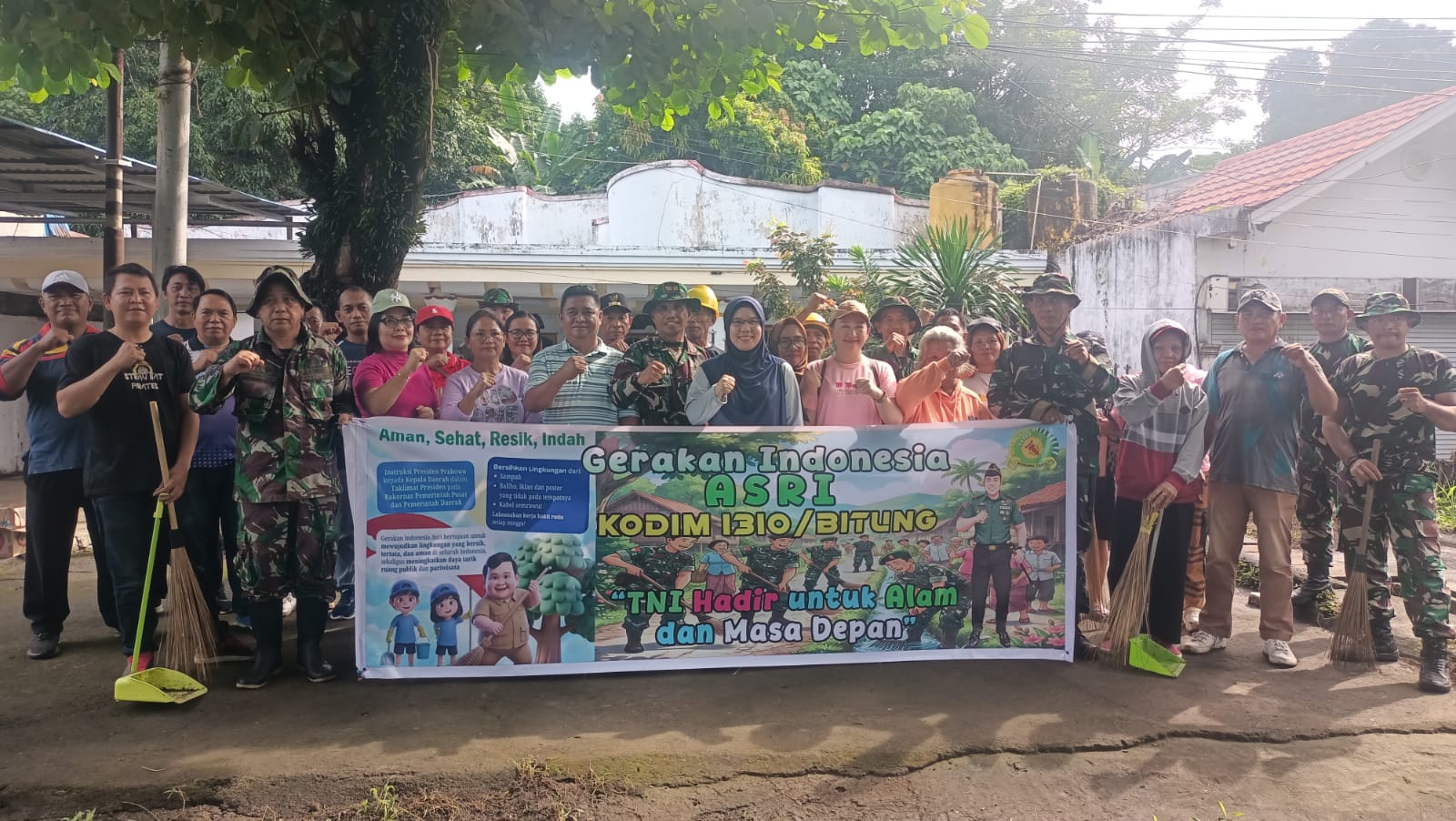 Bentuk Nyata Kepedulian TNI Terhadap Kebersihan Lingkungan, Kodim 1310/Bitung Gelar Karya Bakti Gerakan Indonesia Asri, Bersihkan Selokan dan Taman Median Jalan