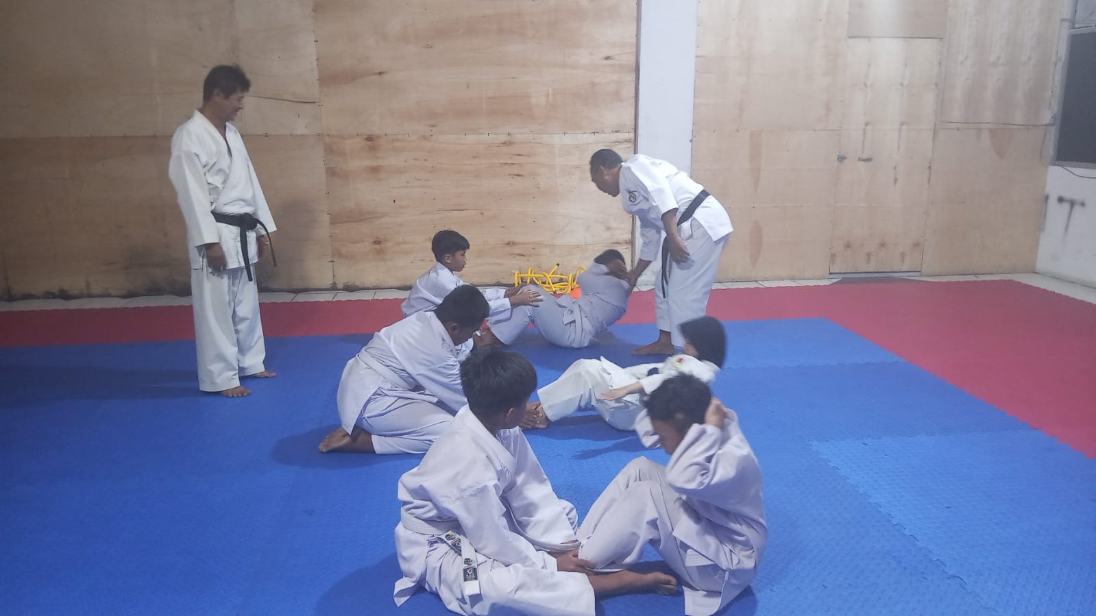 Dedikasi Babinsa Barabai, Bina Atlet Karate Hingga Raih Prestasi
