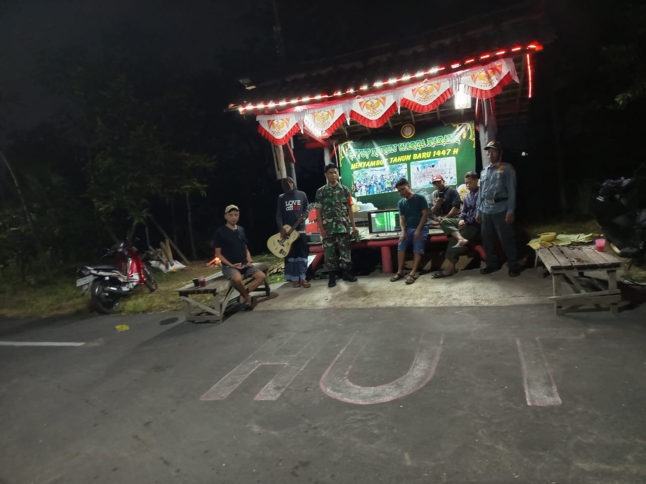 Cegah Gangguan Kamtibmas Babinsa Laksanakan Patroli Malam