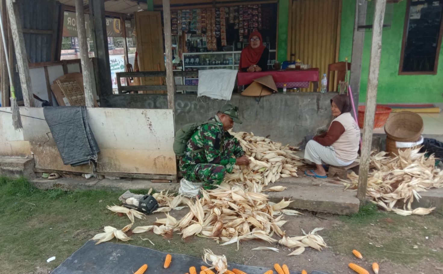 Babinsa Pracimantoro Perkuat Kedekatan dengan Warga, Dukung Ketahanan Pangan dari Tingkat Desa