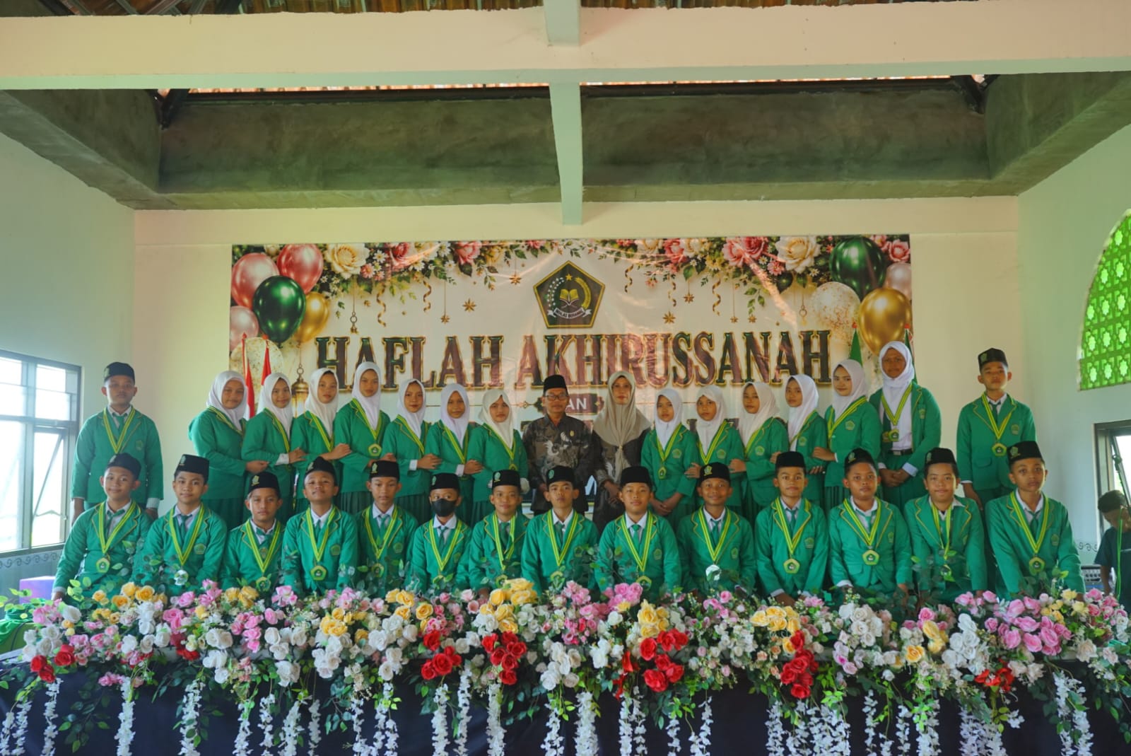 Haflah Akhirussanah dan Wisuda Tahfidz Juz 30 MIN 1 Madiun Tahun Pelajaran 2025/2026 Berlangsung Khidmat dan Penuh Haru