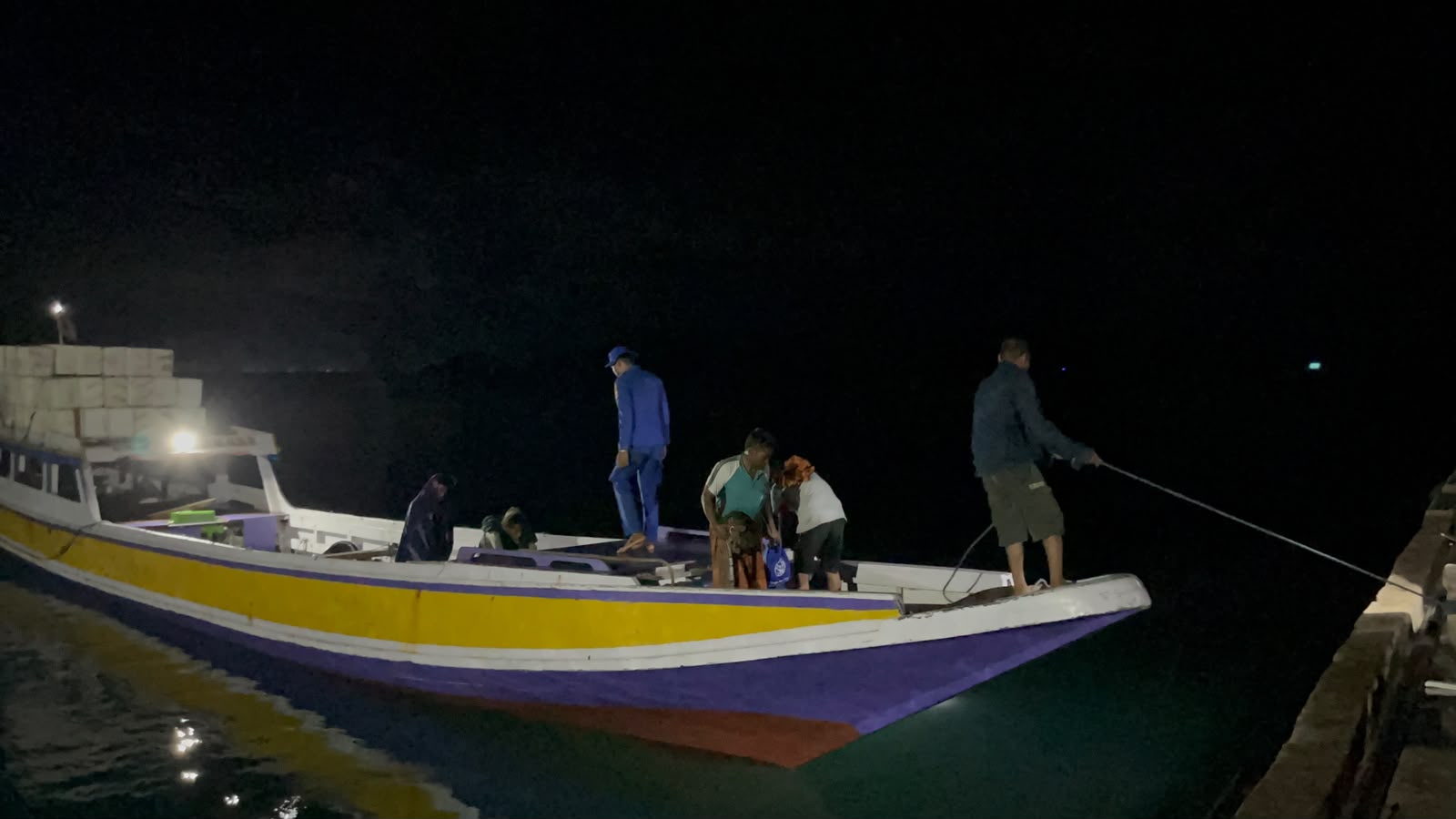 Diterjang Arus Kencang, KMN Putri Novi Kandas di Perairan Gili Banta, Lima ABK Berhasil Dievakuasi Selamat