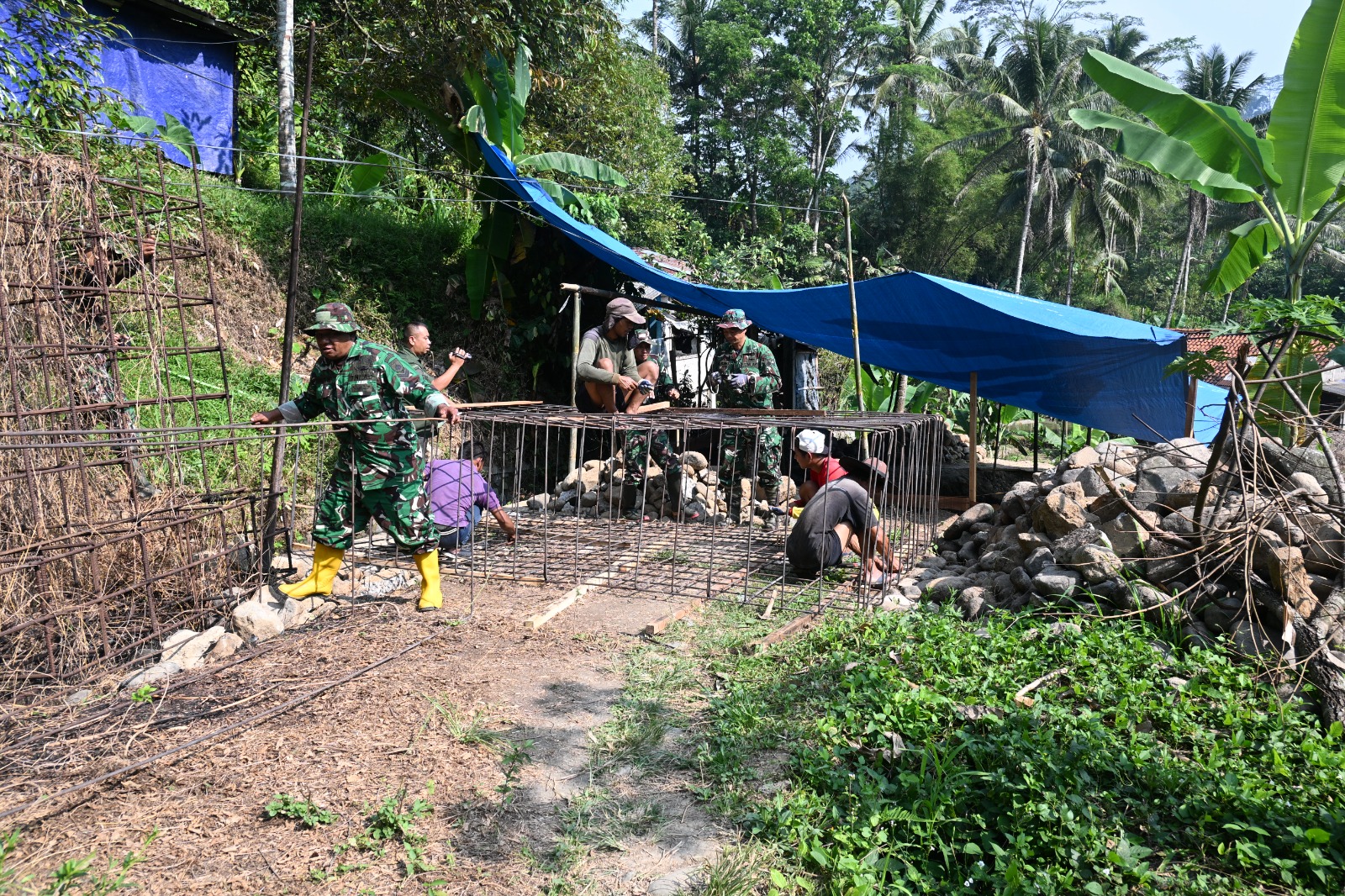 Kodim 0707/Wonosobo Bangun Jembatan Kumejan di Desa Sumberwulan, Tingkatkan Aksesibilitas Menuju Sinduagung