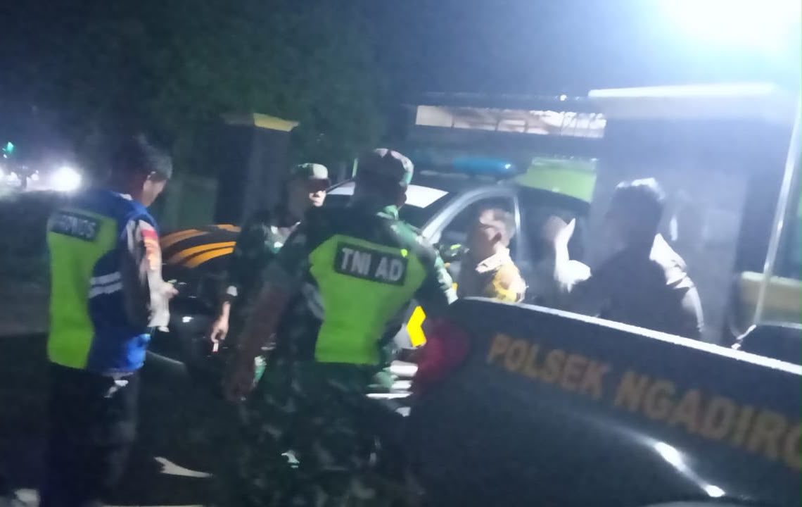 TNI-Polri di Ngadirojo Jaga Kondusivitas, Sambangi Titik Keramaian Demi Rasa Aman Warga