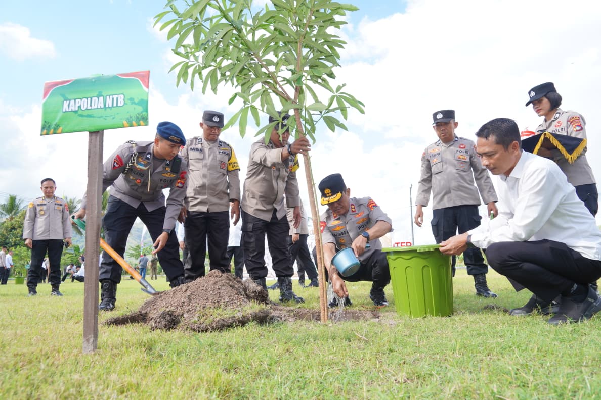 Kapolda NTB Kunjungi Polres Lombok Barat, Tegaskan Komitmen “Polri untuk Masyarakat” 