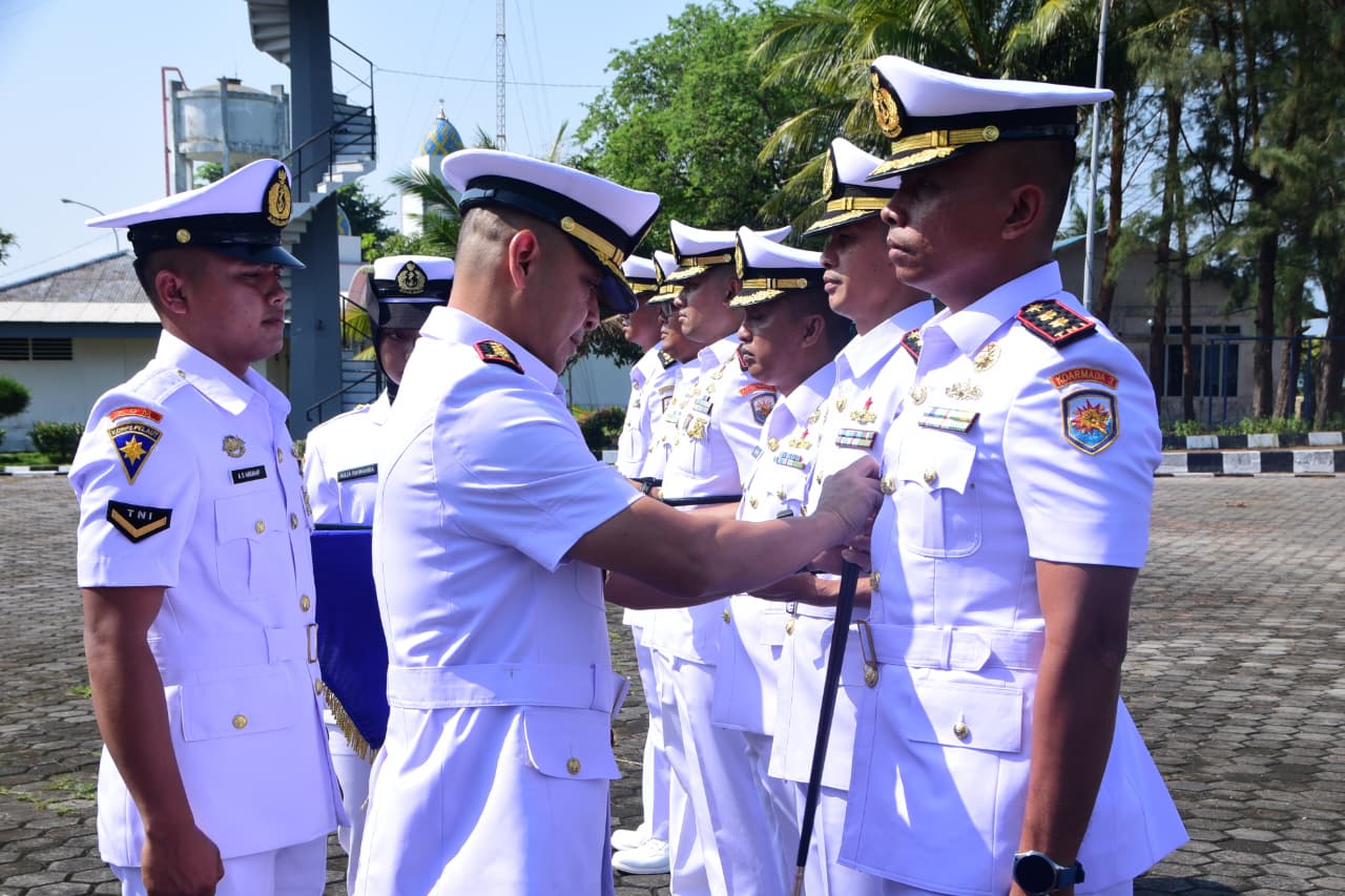 KOARMADA I PERKUAT REGENERASI KEPEMIMPINAN MELALUI MUTASI SEJUMLAH PERWIRA