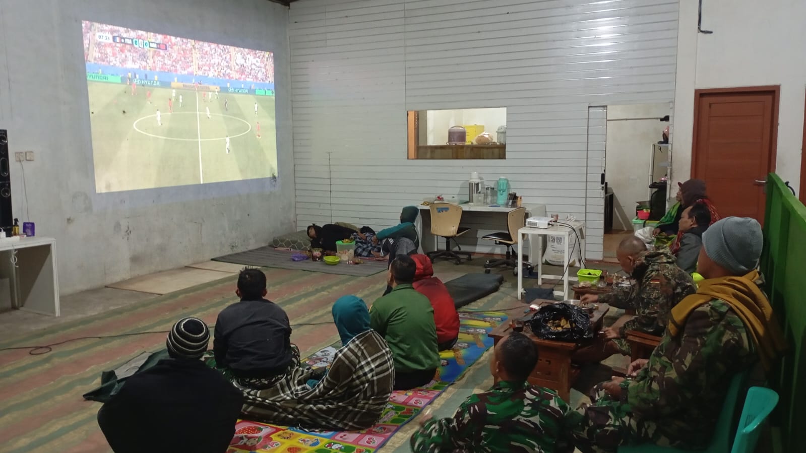 Kodim 0707/Wonosobo Gelar Nobar dari Bascam Gunung Prau Hingga Pasar pagi