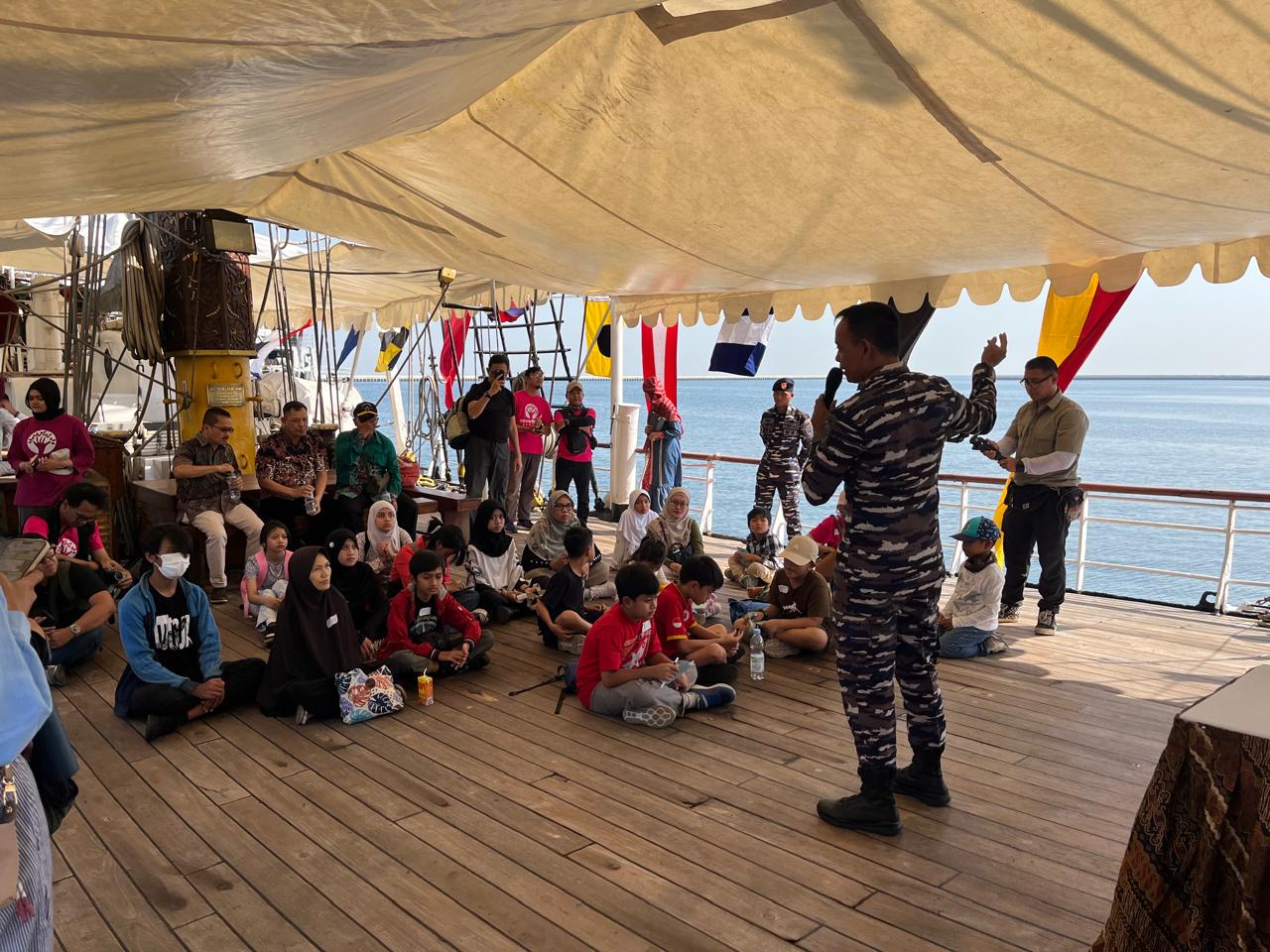 KOARMADA I DUKUNG EDUKASI KEMARITIMAN MELALUI OPEN SHIP KRI DEWA RUCI