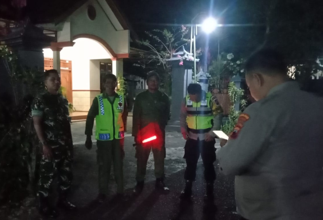 Patroli Malam, Babinsa dan Aparat keamnanan Bersatu Ciptakan Lingkungan Aman dan Nyaman