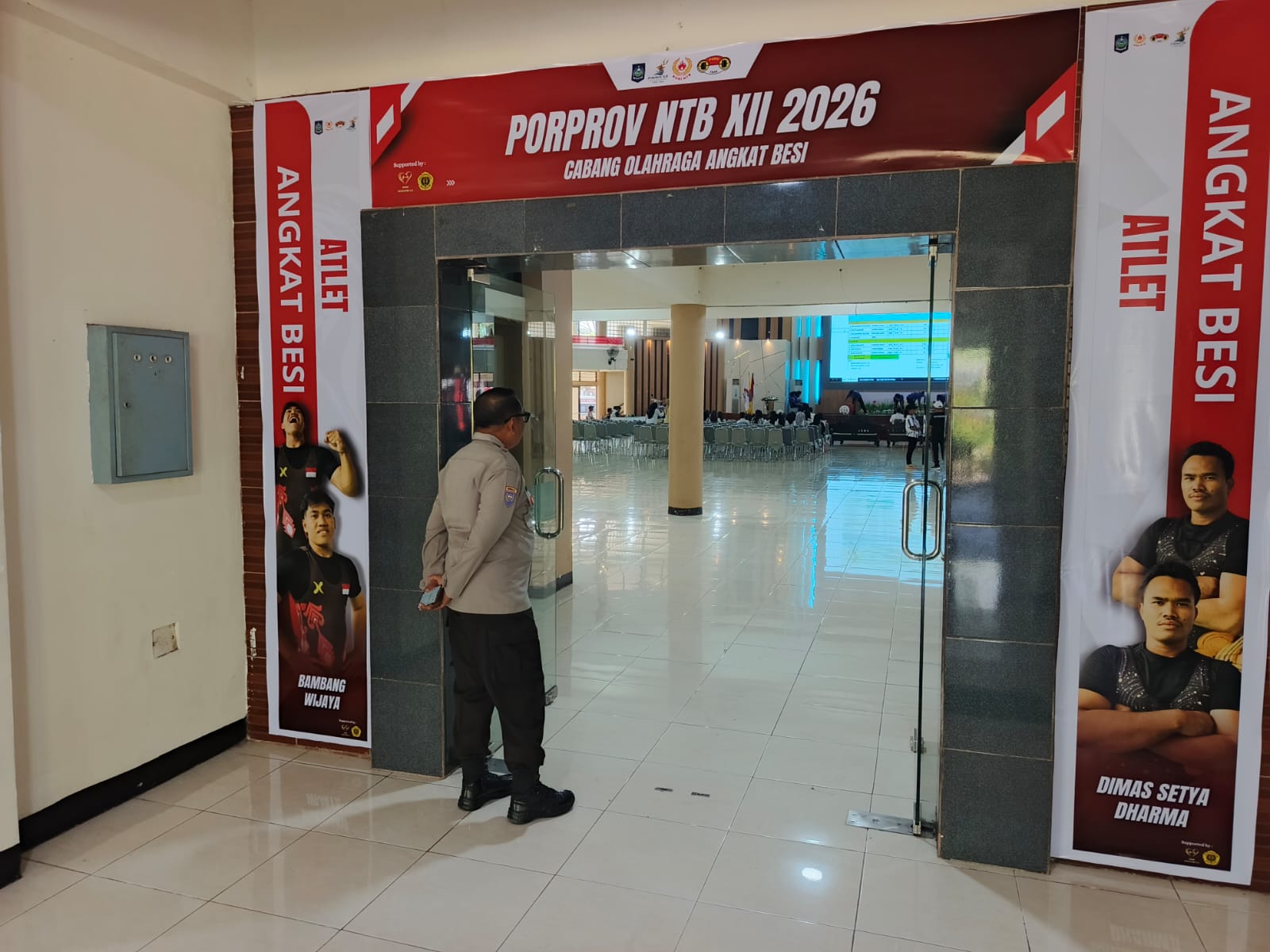 Polda NTB Kawal Pertandingan Angkat Besi Porprov XII NTB, Pastikan Berjalan Aman dan Lancar