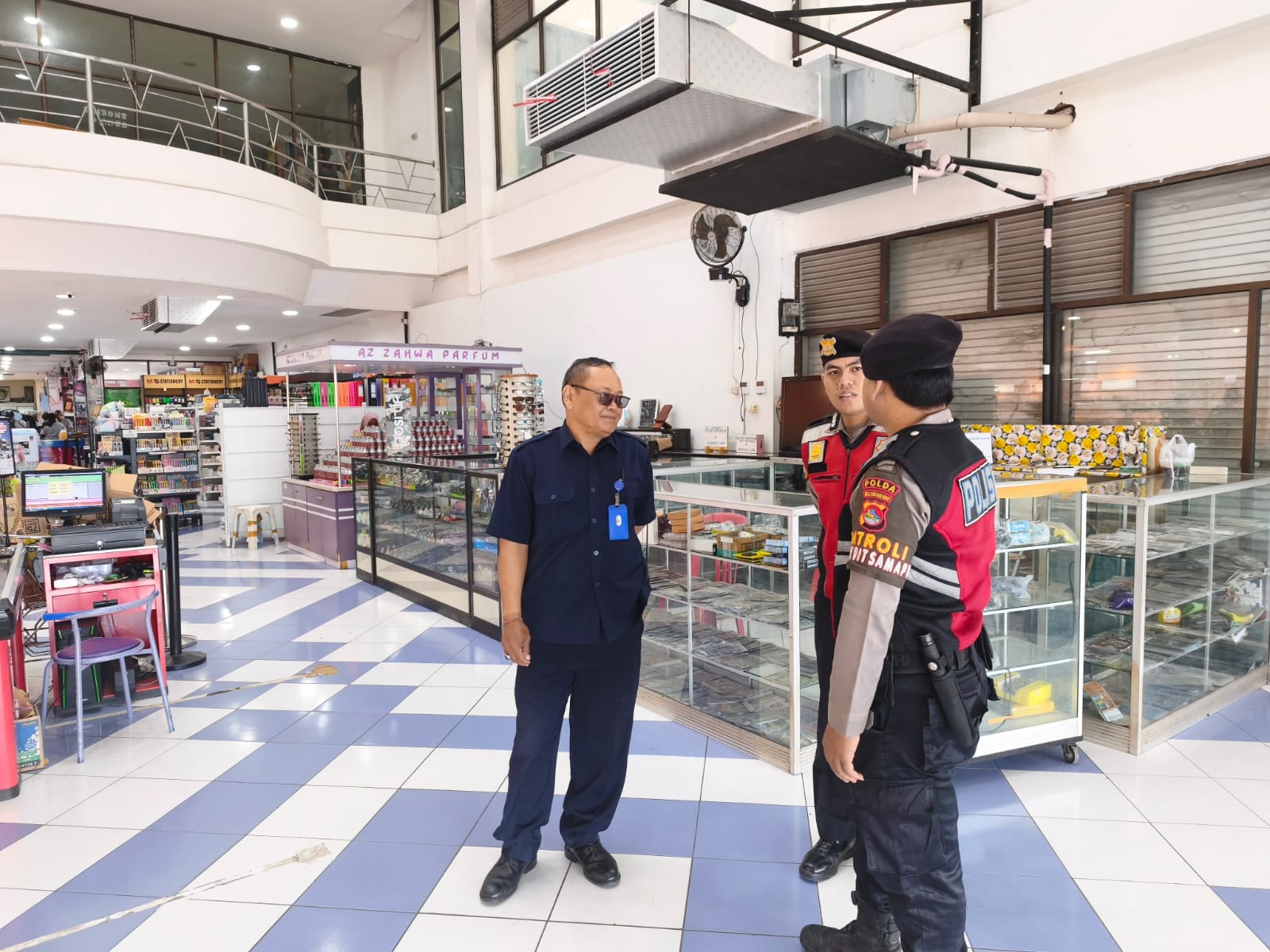Patroli Kota Presisi Sambangi Pertokoan MGM, Polda NTB Perkuat Keamanan Kawasan Publik