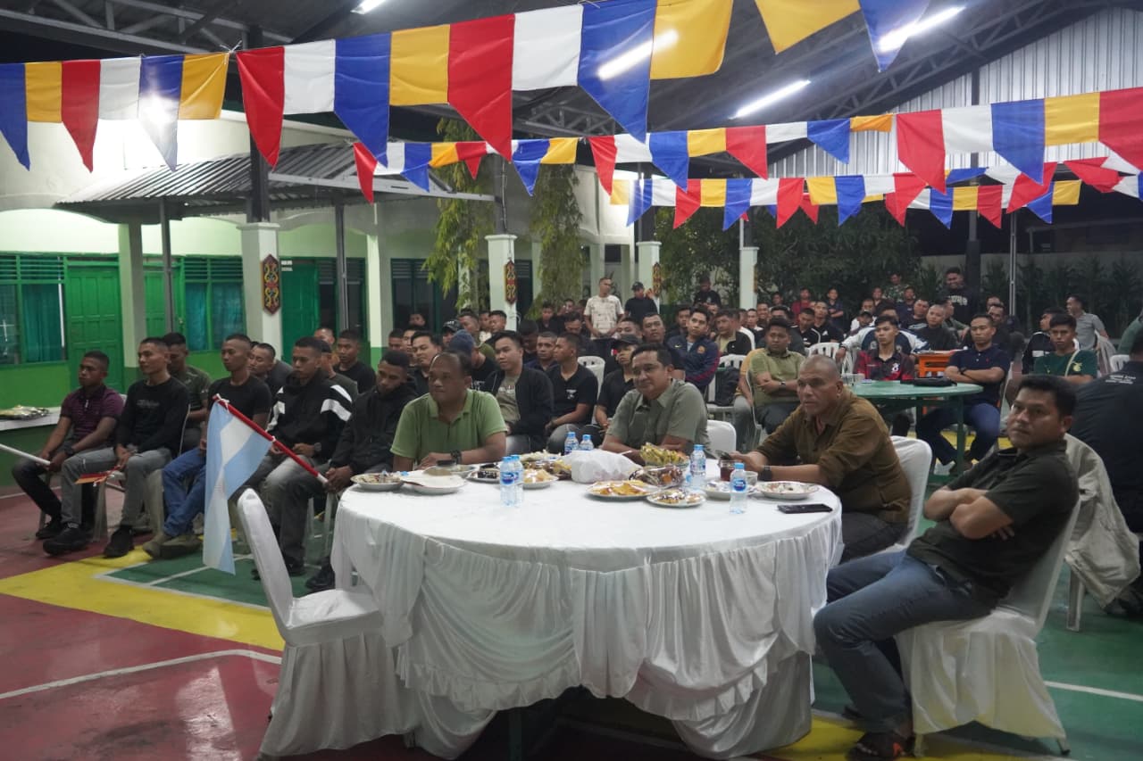 Ramaikan Laga Final, Dandim 1015/Sampit Hadiri Nobar Kebangsaan di Makorem 102/Pjg