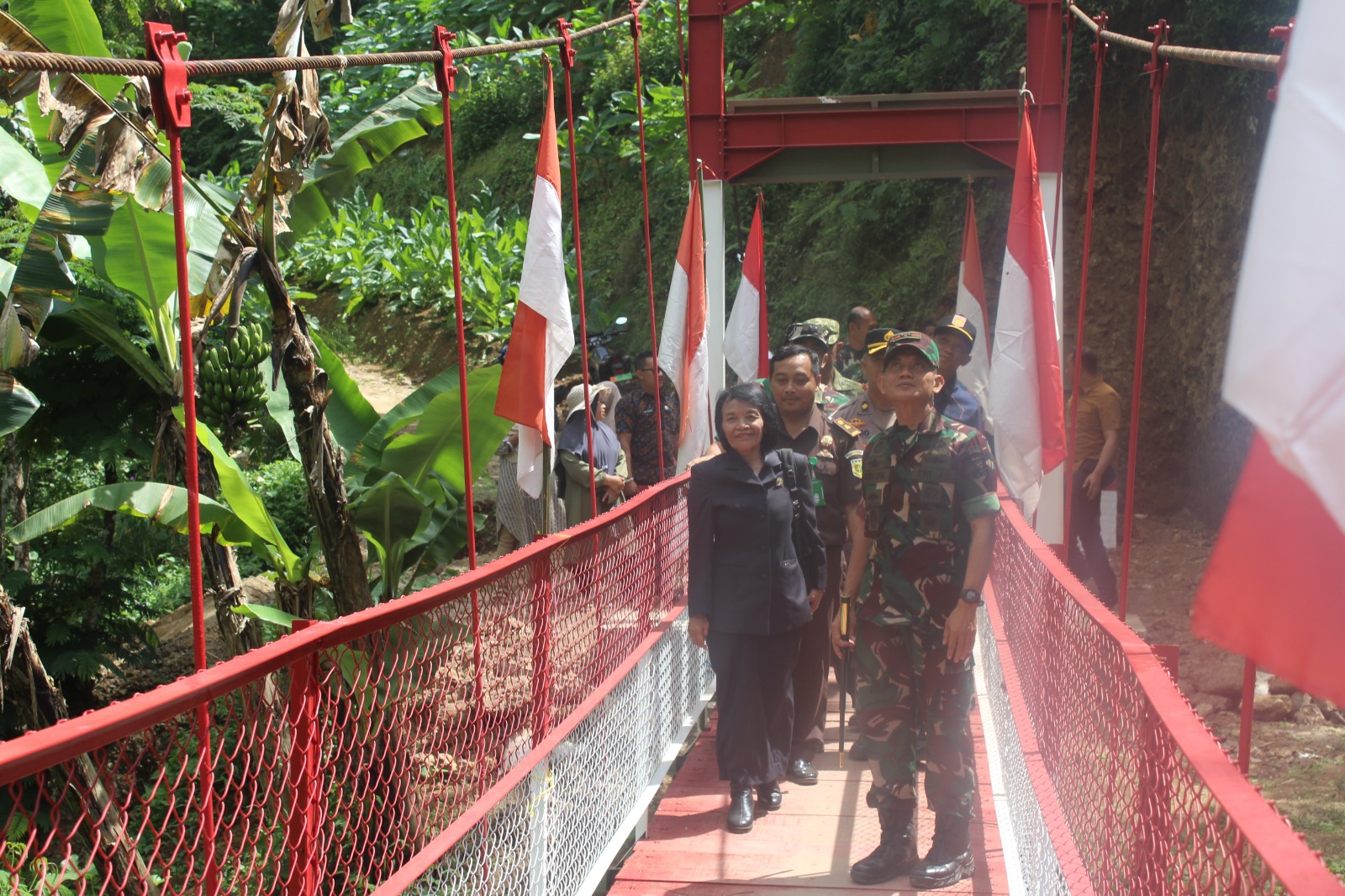 Kodim 0707/Wonosobo Resmikan Jembatan Perintis Garuda Tahap IV di Desa Wonoroto, Bagian dari 52 Jembatan Serentak yang Diresmikan Pangdam IV/Dip