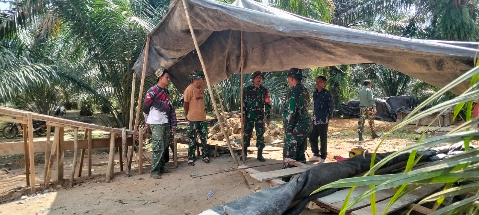 Dandim 1015/Sampit Tinjau Progres Pembangunan Jembatan Garuda di Kecamatan Telaga Antang dan Parenggean
