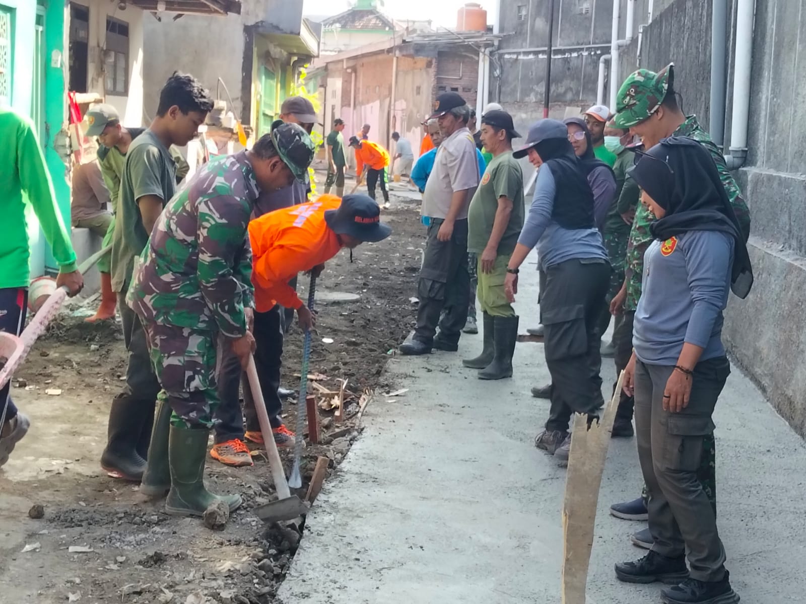 Pesan Tegas Danramil 03 Serengan, Kepada Satgas TMMD, Ormas & Warga Masyarakat, Target Sasaran Fisik & Non fisik Harus Tuntas Tepat Waktu