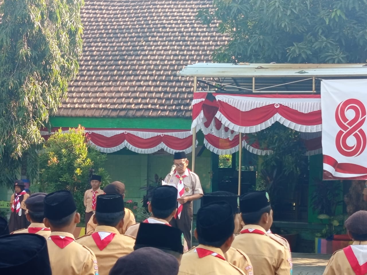 MIN 1 Madiun Gelar Upacara Pembukaan Perkemahan dalam Peringatan Hari Pramuka ke-65