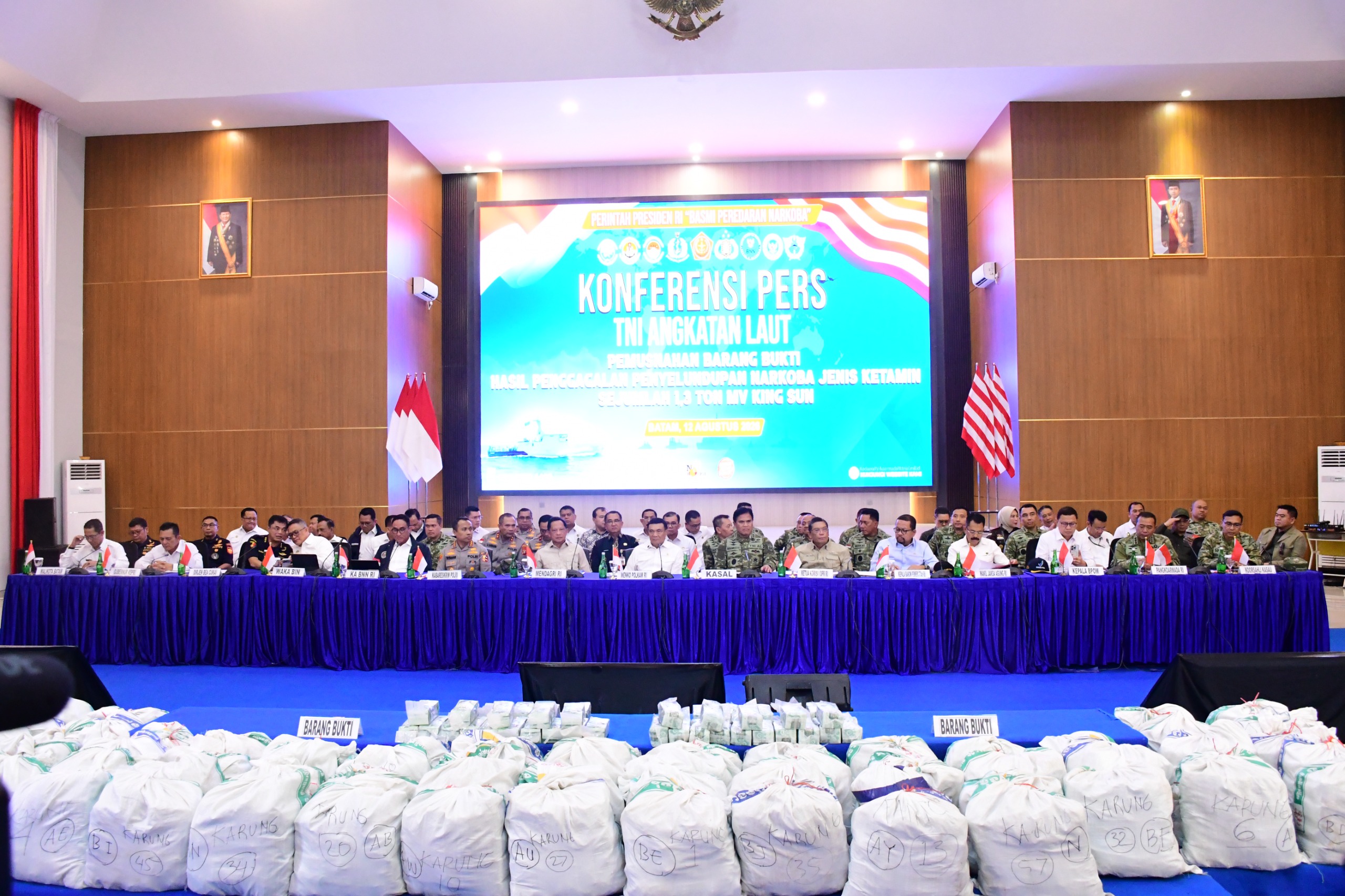 TNI AL MUSNAHKAN 1,36 TON KETAMIN HASIL PENGUNGKAPAN MV KING SUN DI BATAM