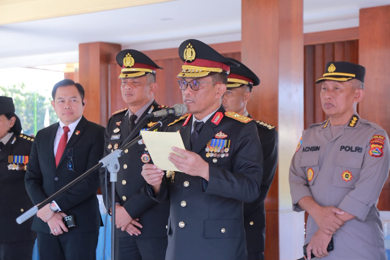 Kapolda NTB Kirim 8 Truk Bantuan dan Tim Trauma Healing untuk Korban Gempa NTT