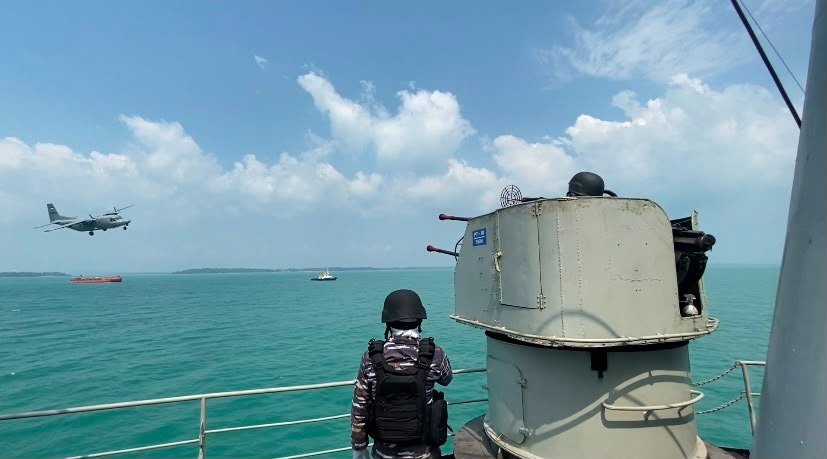 KRI TELUK GILIMANUK-531 ASAH KESIAPSIAGAAN HADAPI ANCAMAN UNDARA DI SELAT RIAU