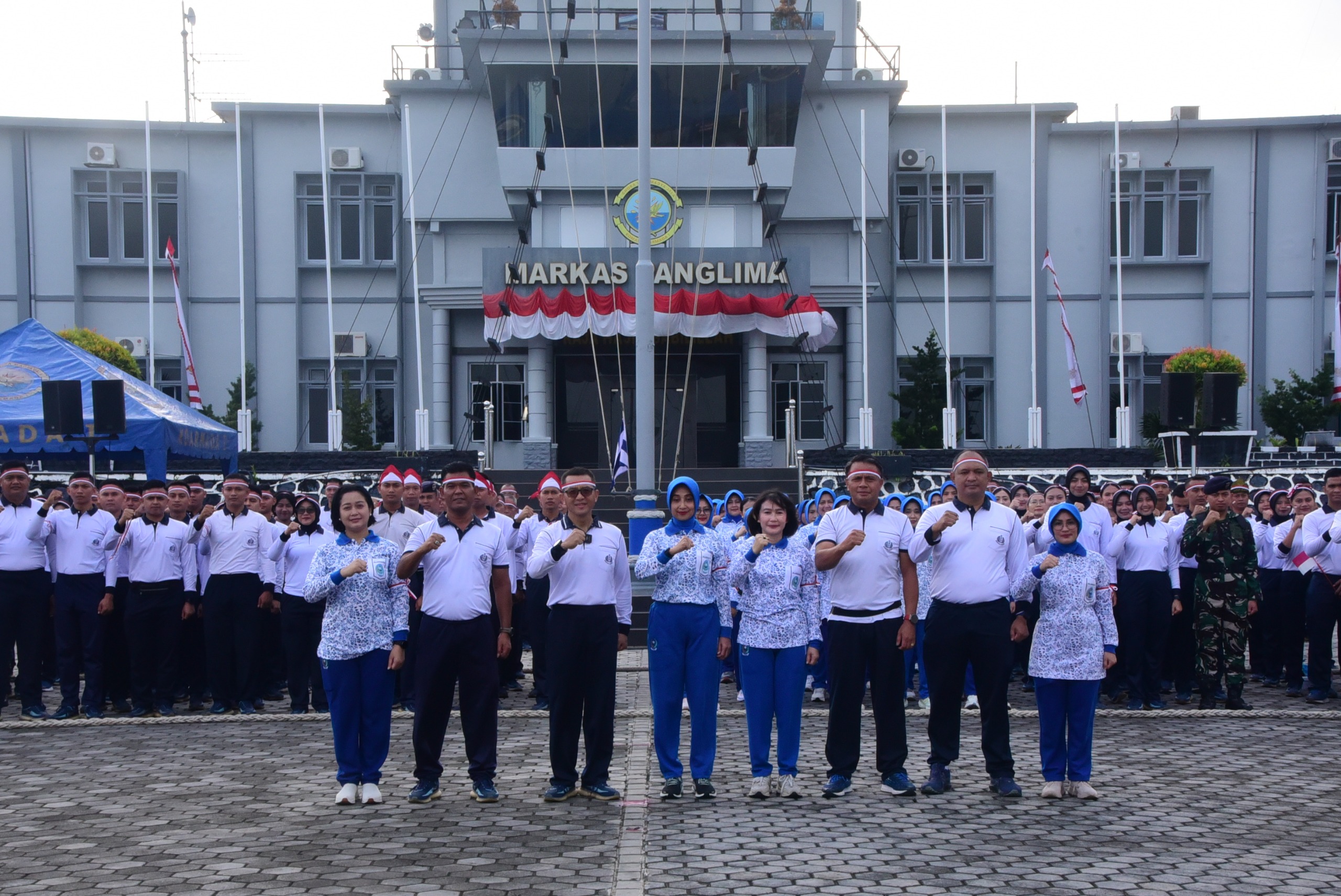 PRAJURIT DAN PNS KOARMADA I SEMARAKKAN HUT KE-81 KEMERDEKAAN RI