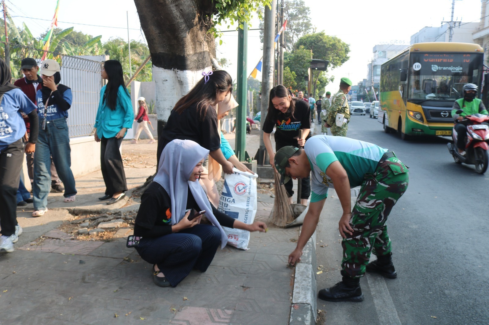 ‎Jogja Cling: TNI, Polri dan Warga Bersinergi Wujudkan Notoprajan Bersih dan Nyaman