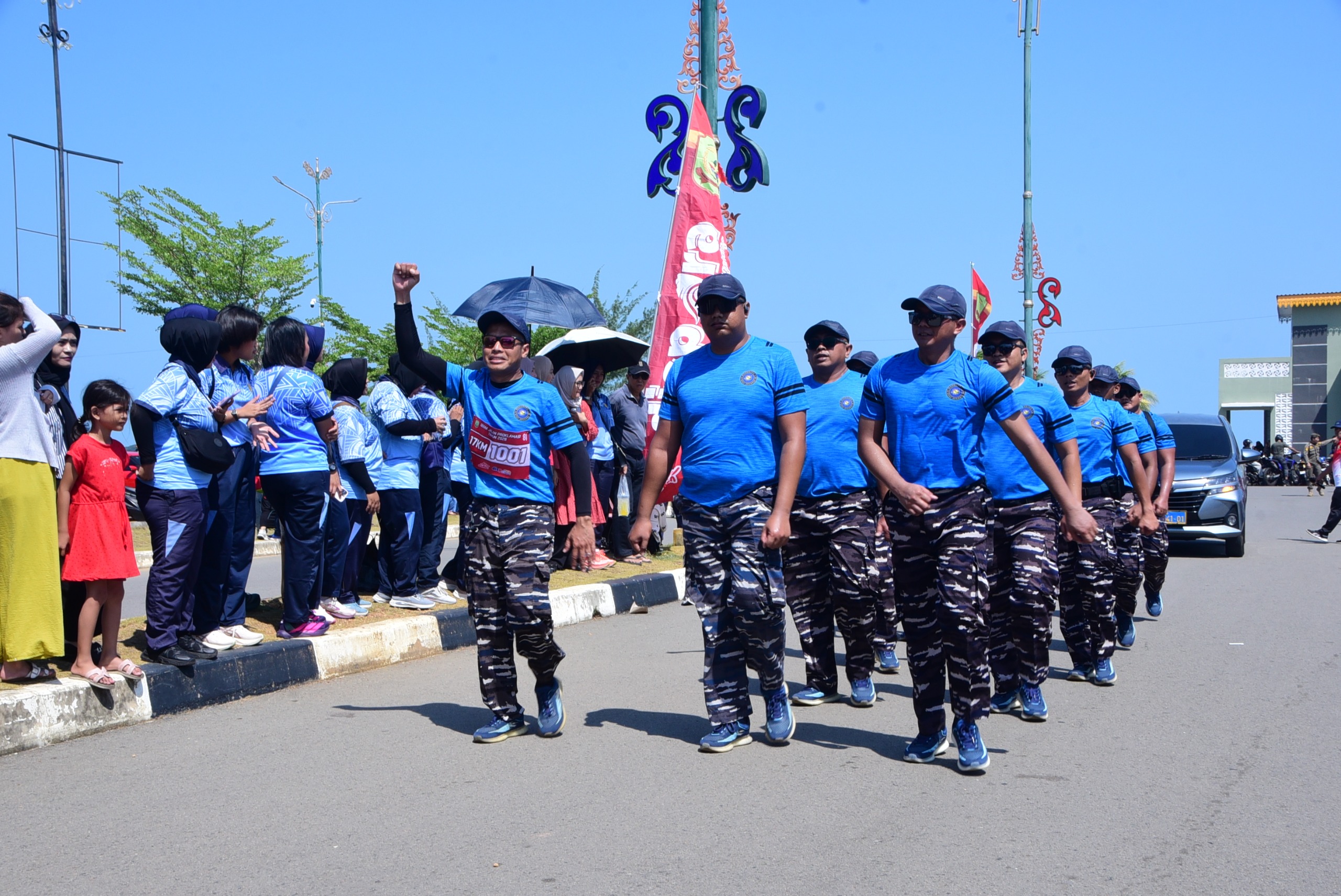 PRAJURIT KOARMADA I SEMARAKAN LOMBA GERAK JALAN PROKLAMASI KOTA TANJUNGPINANG