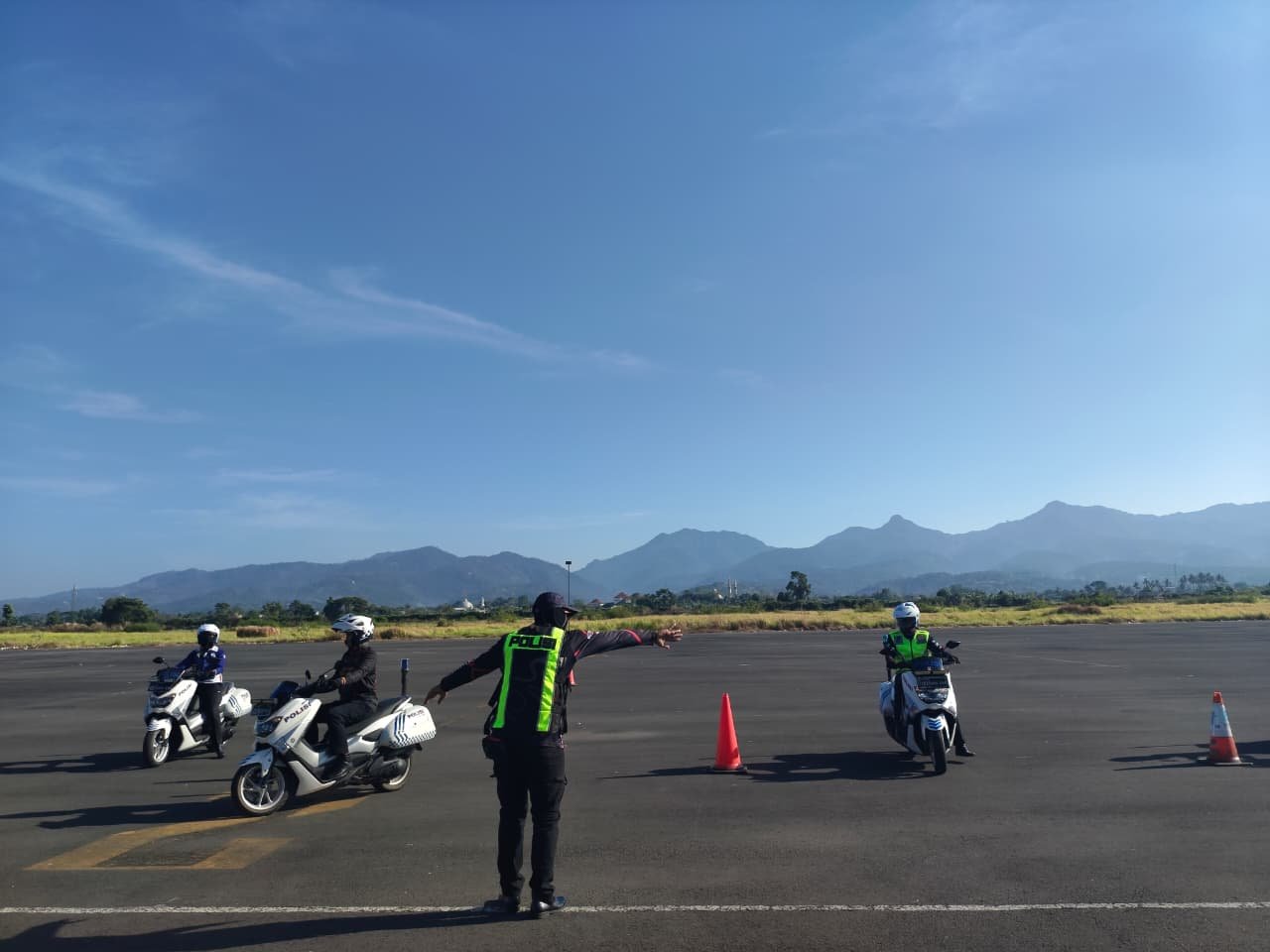 Mantapkan Kesiapan Pamwal MotoGP 2026, Polwan Polda NTB Latihan Intensis Gunakan Moge  Mataram, NTB — Kemampuan personel menjadi salah satu faktor penting dalam mendukung pelaksanaan