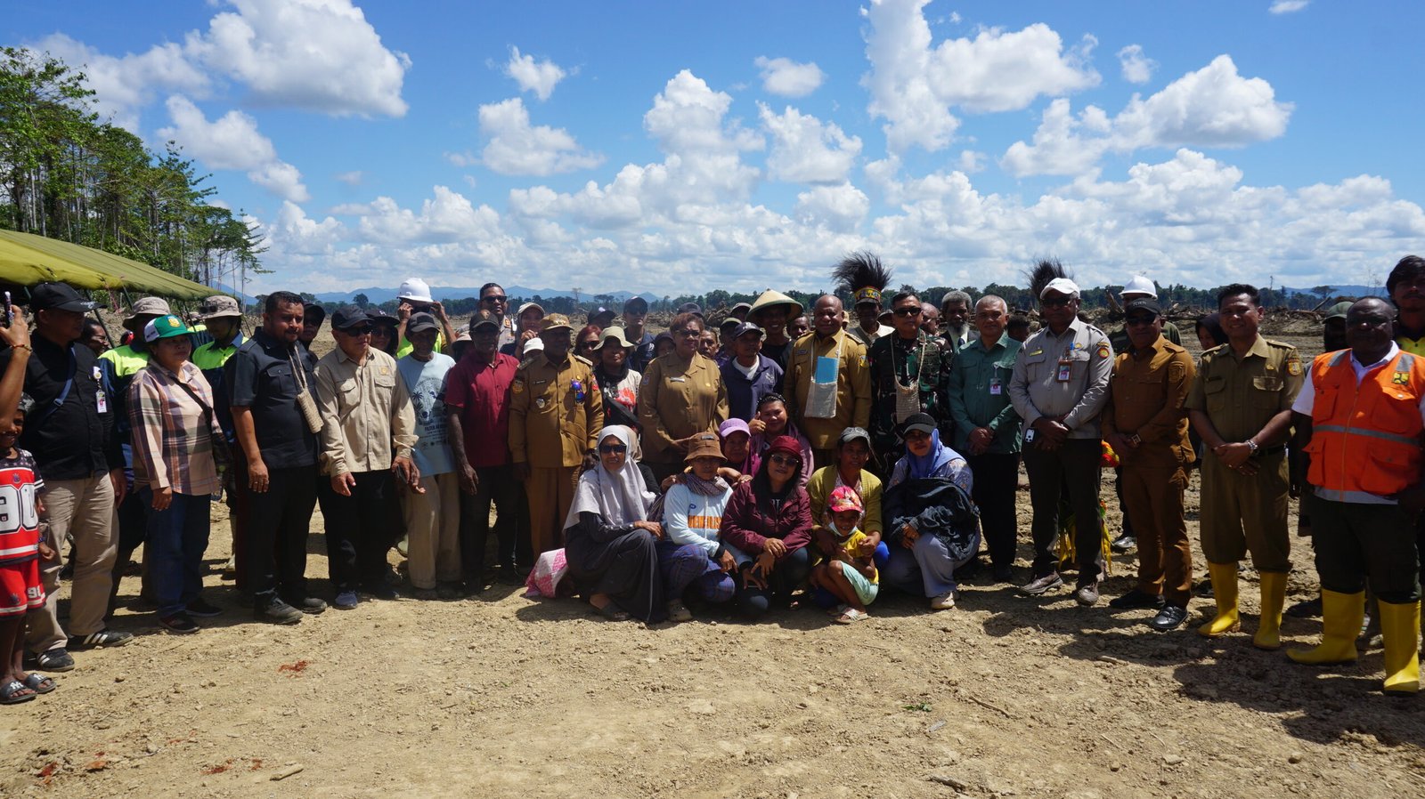 Dansatgas Yonif 407/PK Dampingi Pangdam XVII/Cenderawasih dan Gubernur Papua Tinjau Progres Cetak Sawah Rakyat di Keerom