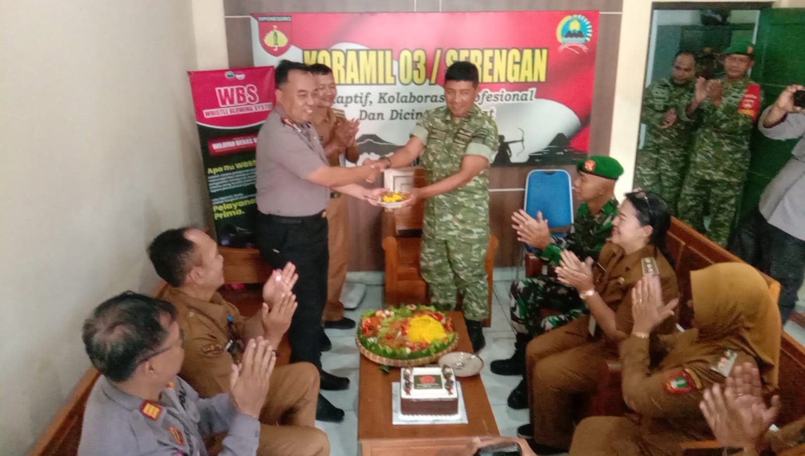 Sinergi Untuk Negeri, Kapolsek & Camat Serengan Beri Ucapan HUT TNI ke-81 ke Koramil 03/Serengan