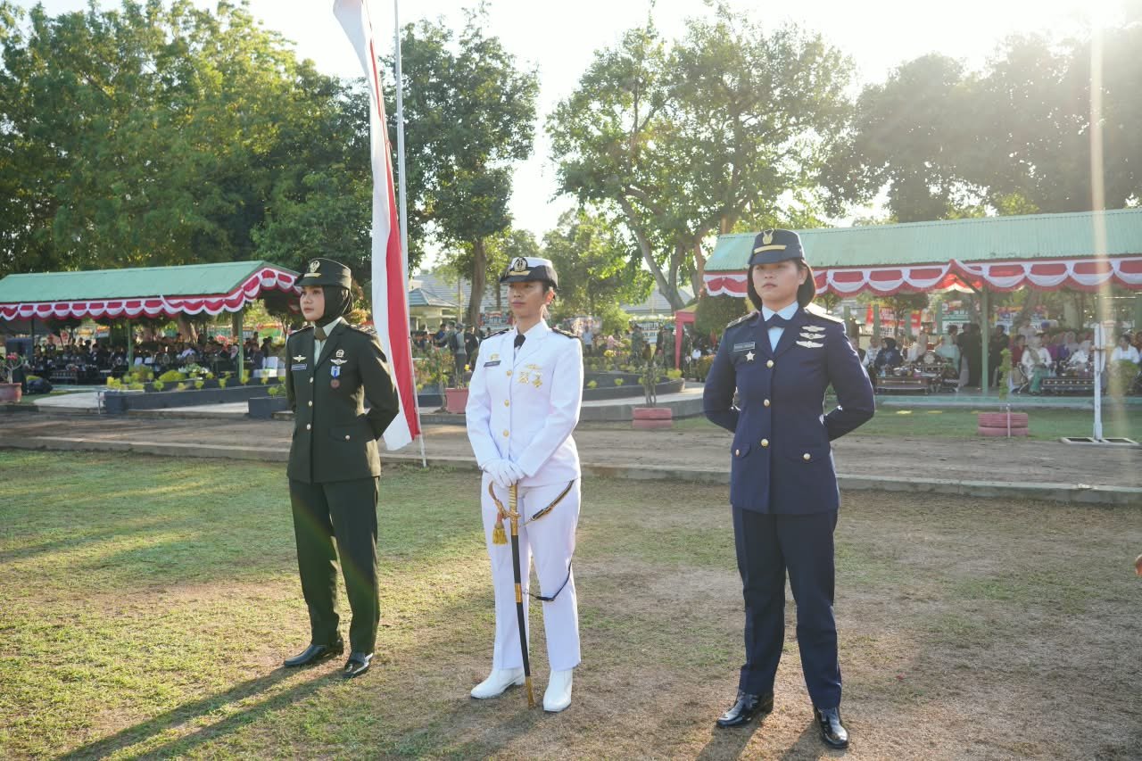 Tiga Wanita TNI Trimatra Tampil Kompak Sebagai Pengucap Sapta Marga Pada Upacara HUT ke-81 TNI