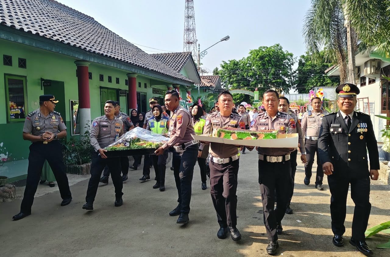 Polres Brebes Beri Kejutan HUT Ke-81 TNI di Makodim, Perkuat Soliditas dan Sinergitas TNI-Polri