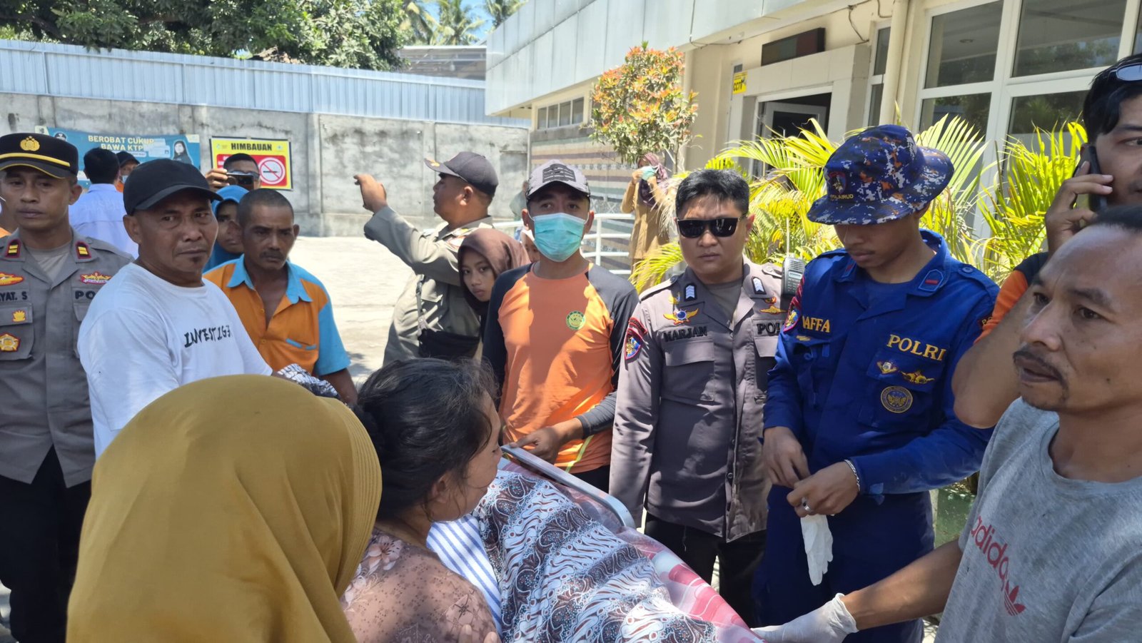 Korban Terseret Gelombang di Pantai Komalasari Ditemukan Meninggal Dunia, Tim SAR Gabungan Evakuasi Korban