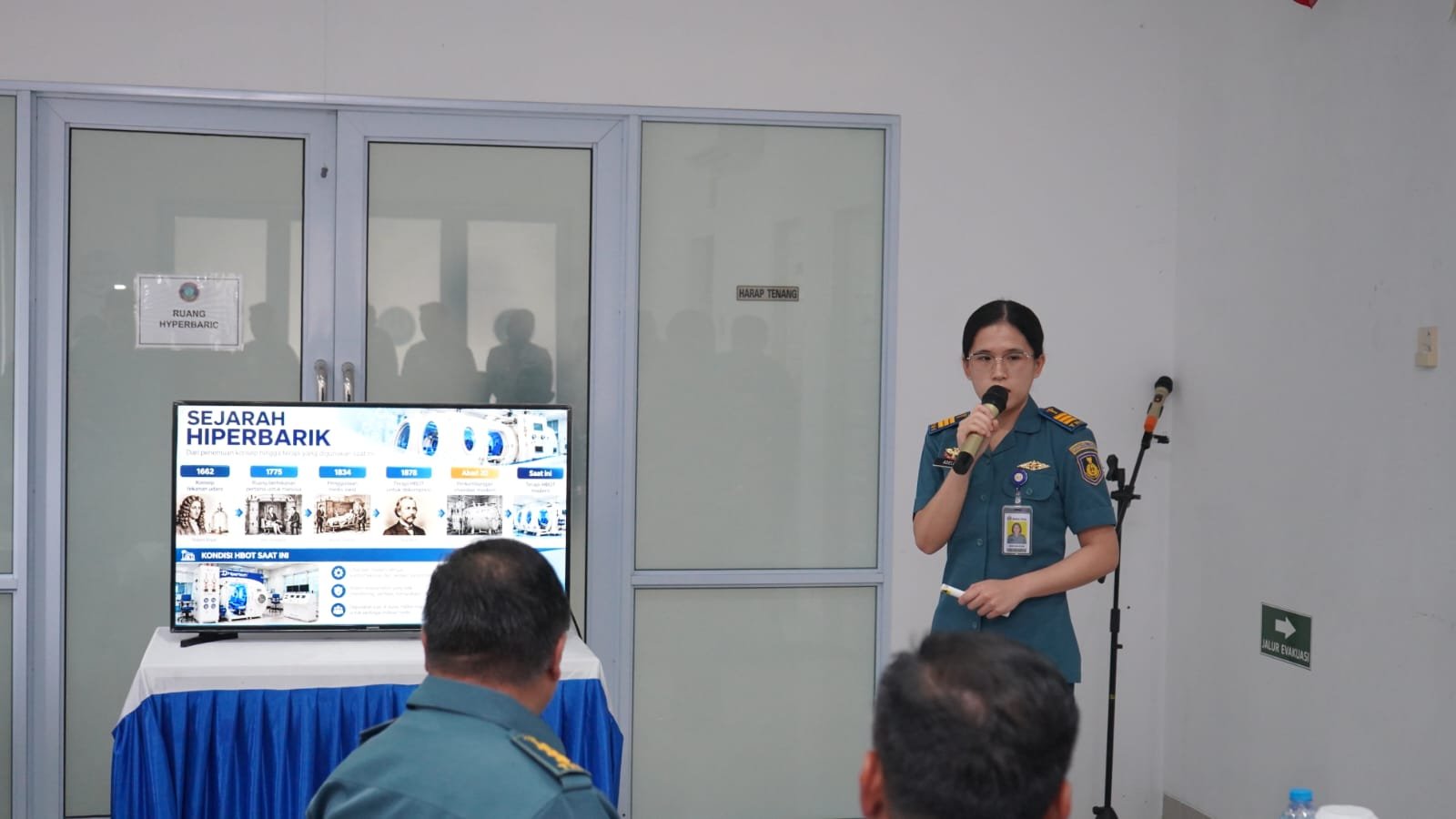 KASKOARMADA I TERIMA BREVET KEHORMATAN KESEHATAN PNYELAMAN DAN HIPERBARIK